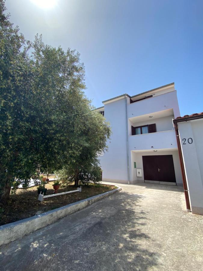 Apartments Lungomare Pula Bagian luar foto