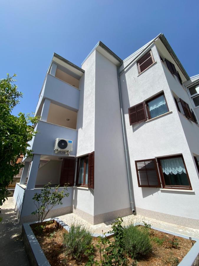 Apartments Lungomare Pula Bagian luar foto