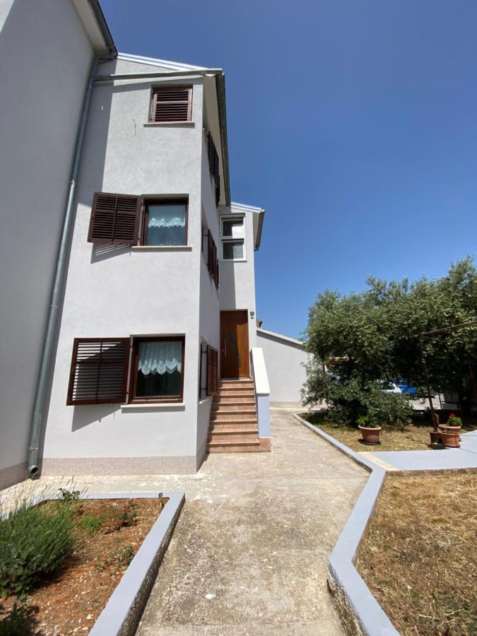 Apartments Lungomare Pula Bagian luar foto