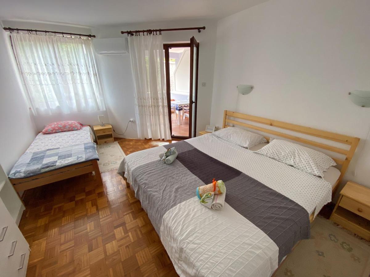 Apartments Lungomare Pula Bagian luar foto