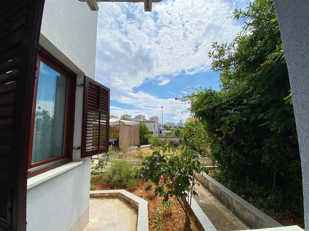 Apartments Lungomare Pula Bagian luar foto