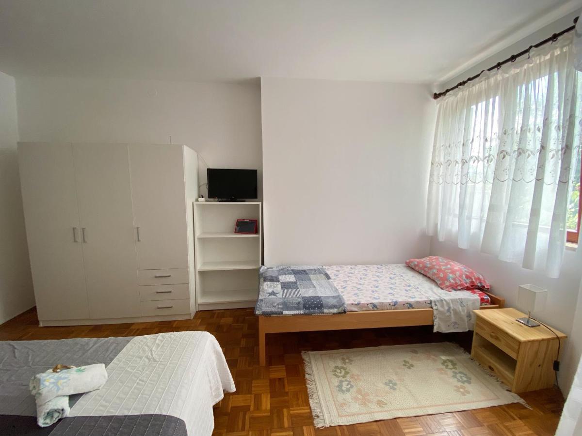Apartments Lungomare Pula Bagian luar foto