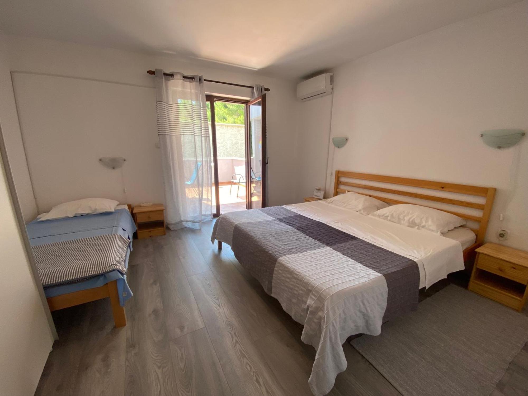 Apartments Lungomare Pula Bagian luar foto