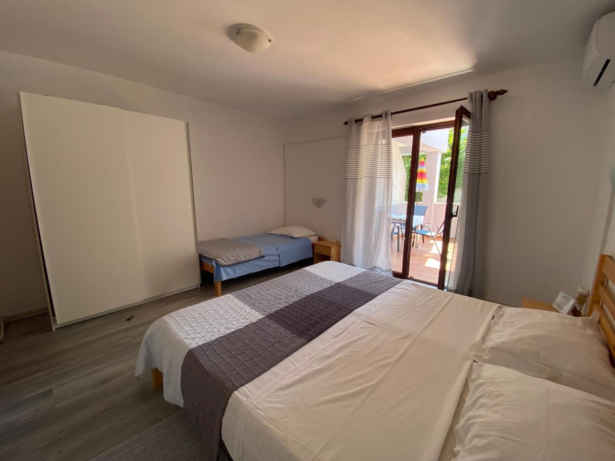 Apartments Lungomare Pula Bagian luar foto
